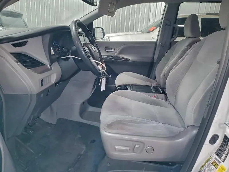2016 TOYOTA SIENNA LE  