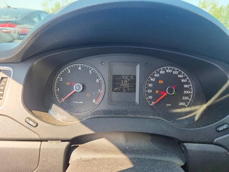 2011 VOLKSWAGEN JETTA BASE  