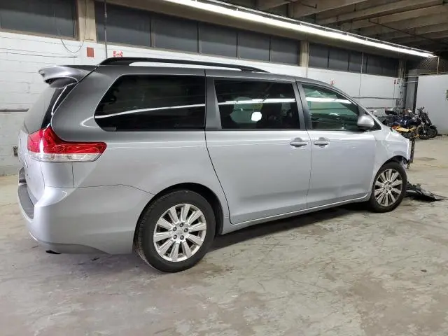 2014 TOYOTA SIENNA LE  