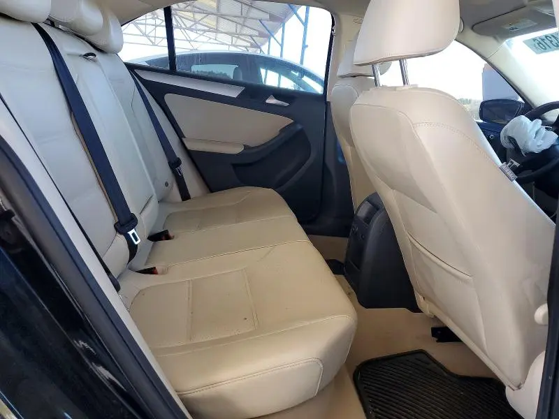 2013 VOLKSWAGEN JETTA SE  