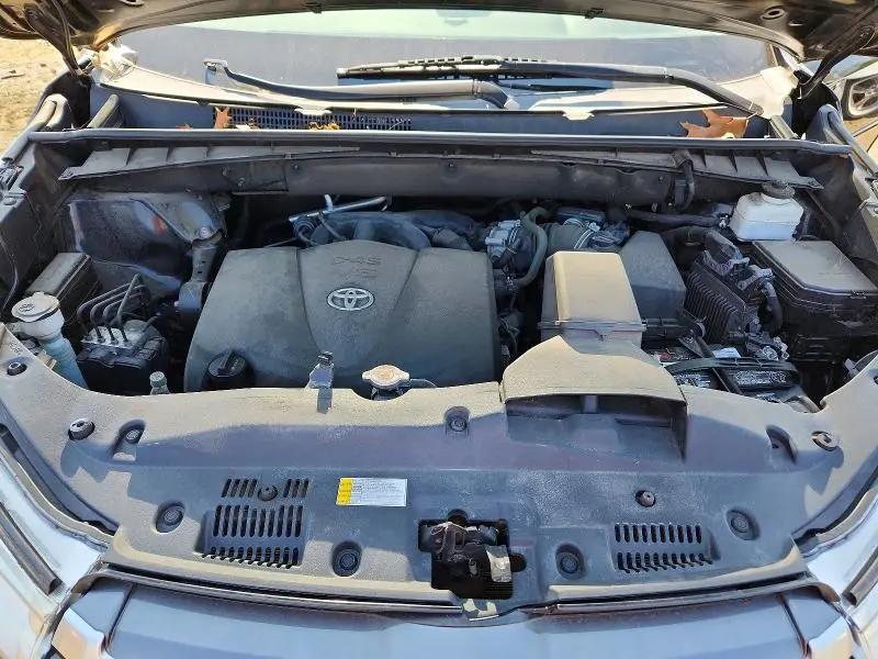2019 TOYOTA HIGHLANDER XLE  
