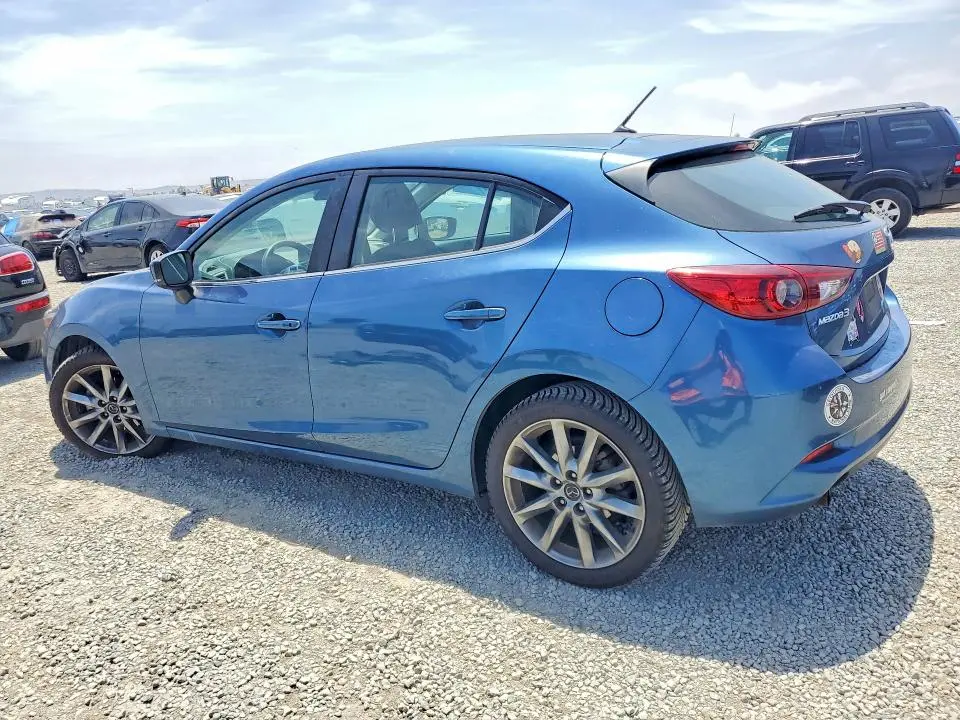 2018 MAZDA 3 TOURING  