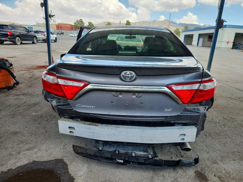 2017 TOYOTA CAMRY SE  