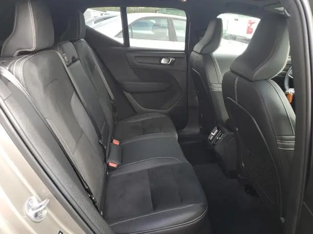 2022 VOLVO XC40 T5 R-DESIGN  