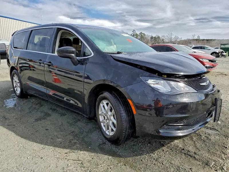 2023 CHRYSLER VOYAGER LX  