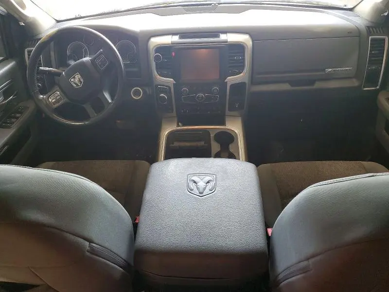 2016 RAM 1500 SLT  