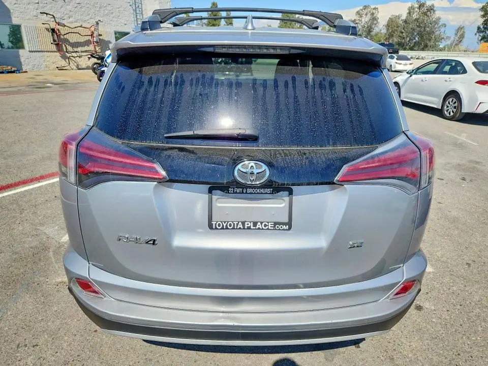 2016 TOYOTA RAV4 SE  