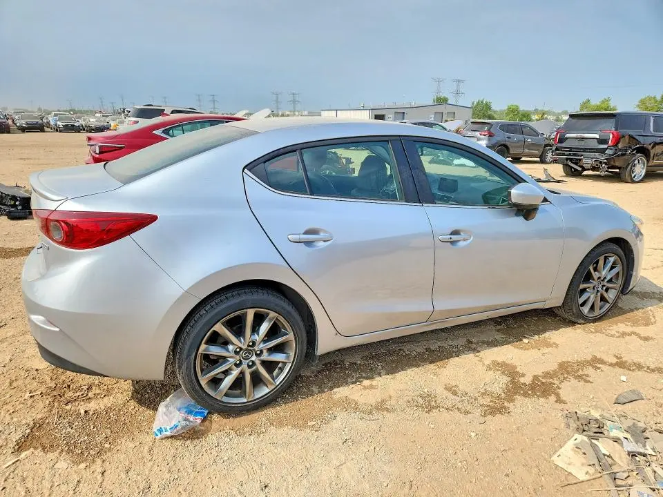 2018 MAZDA 3 TOURING  