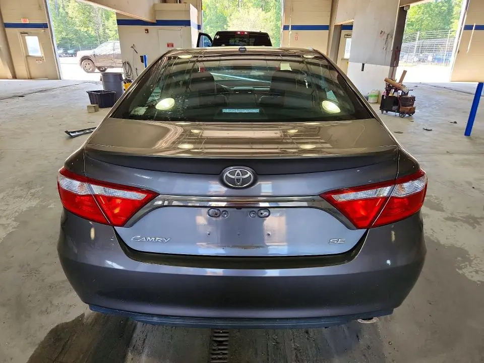 2015 TOYOTA CAMRY SE  