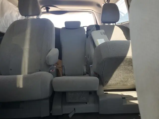 2020 TOYOTA SIENNA LE  