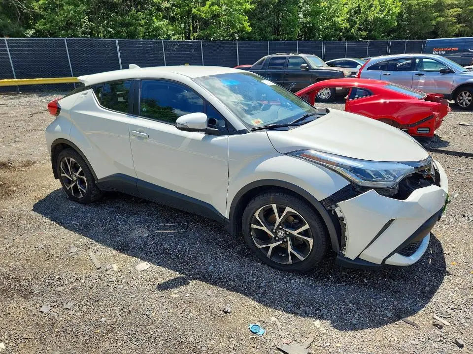 2020 TOYOTA C-HR XLE  