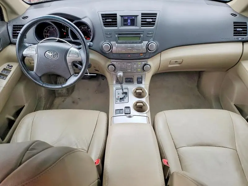 2010 TOYOTA HIGHLANDER SE  