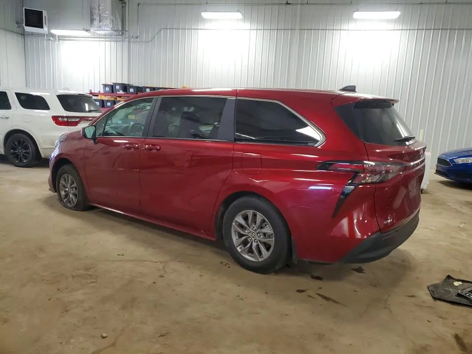 2025 TOYOTA SIENNA LE 8-PASSENGER  