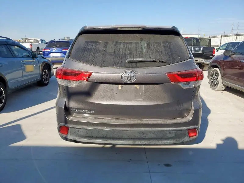 2018 TOYOTA HIGHLANDER LE  