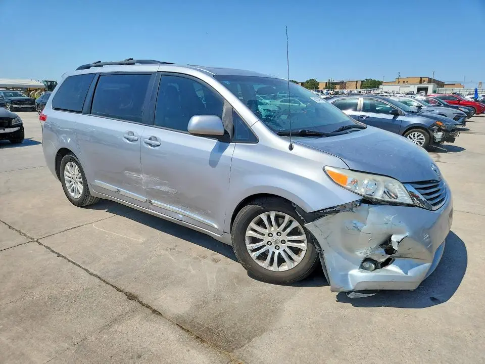 2013 TOYOTA SIENNA XLE 8-PASSENGER  