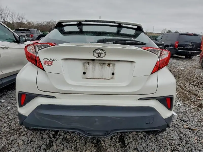 2021 TOYOTA C-HR XLE  