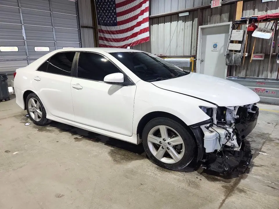 2014 TOYOTA CAMRY SE  