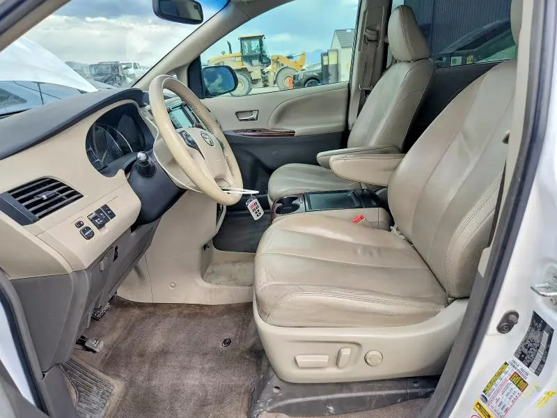 2013 TOYOTA SIENNA XLE 8-PASSENGER  