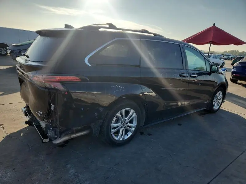 2021 TOYOTA SIENNA XSE  