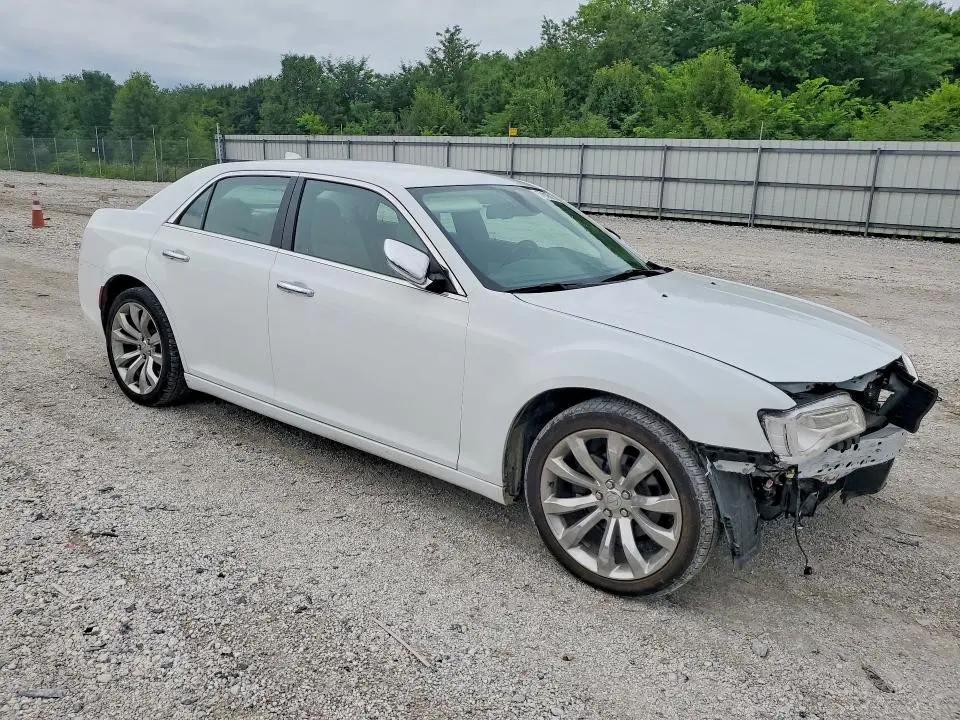 2019 CHRYSLER 300 LIMITED  