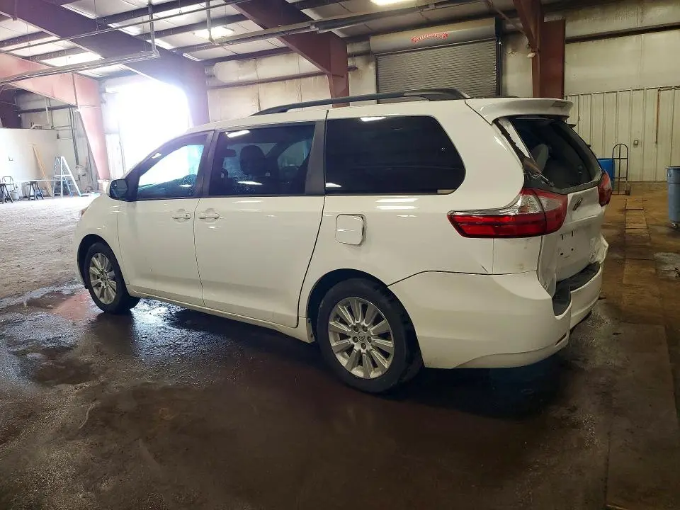 2015 TOYOTA SIENNA LE  