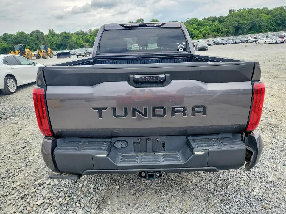 2022 TOYOTA TUNDRA SR5  