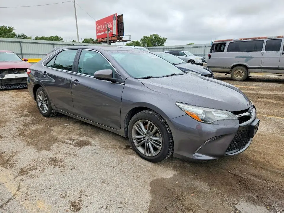 2016 TOYOTA CAMRY SE  
