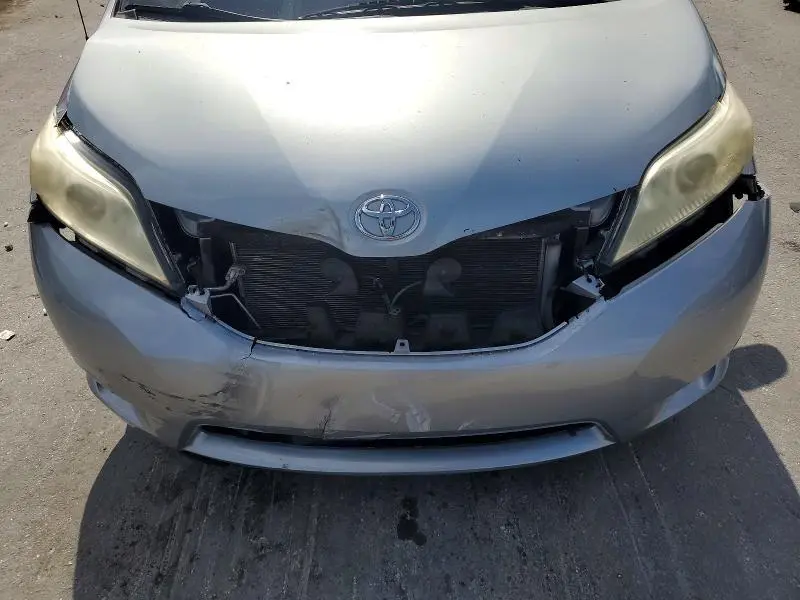 2011 TOYOTA SIENNA LE  