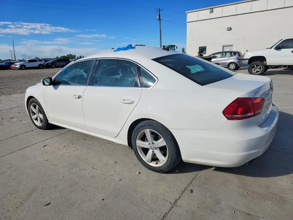 2013 VOLKSWAGEN PASSAT SE  