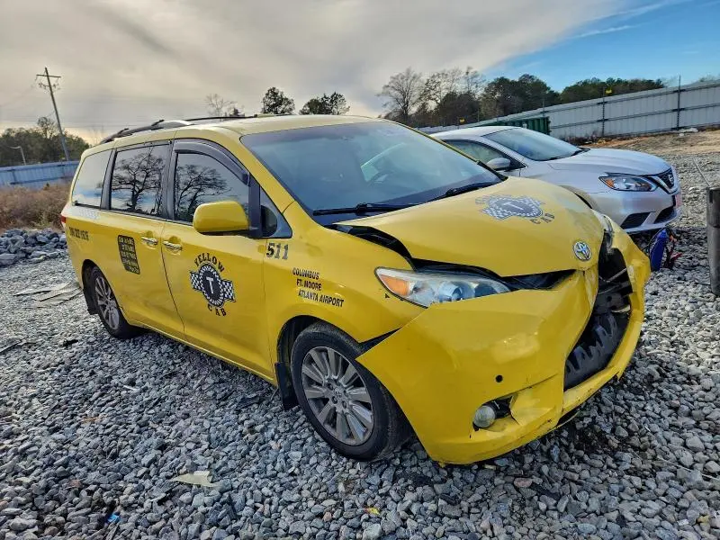 2012 TOYOTA SIENNA XLE  