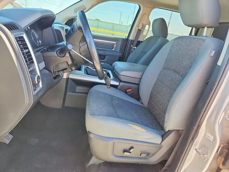 2016 RAM 1500 SLT  