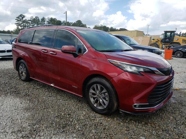 2021 TOYOTA SIENNA XLE