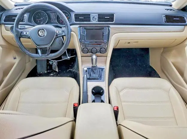2017 VOLKSWAGEN PASSAT SE  