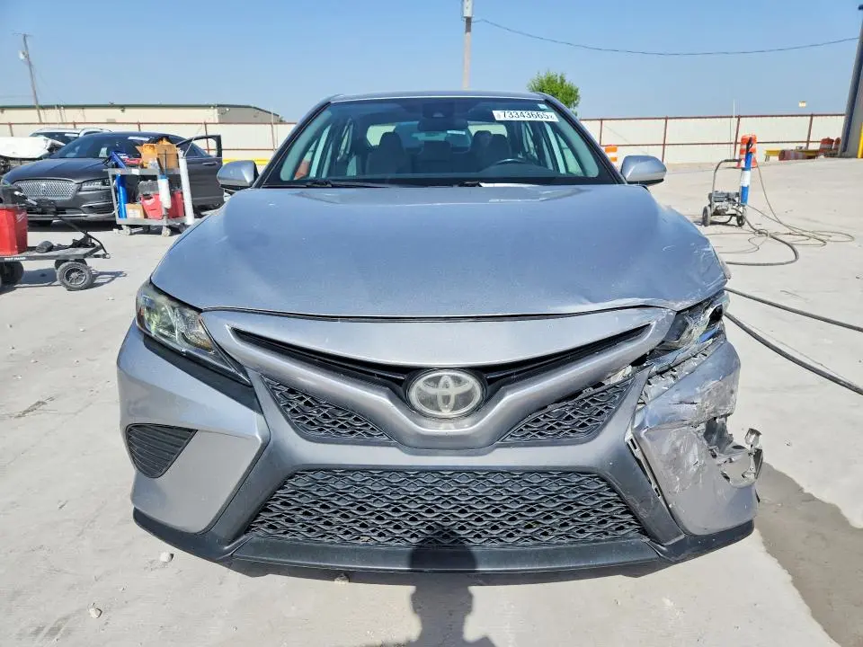 2019 TOYOTA CAMRY SE  