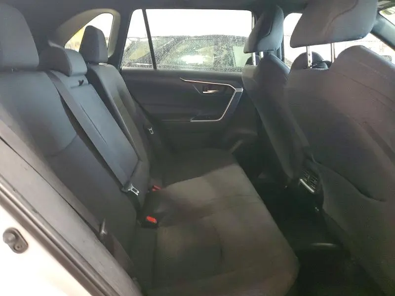 2022 TOYOTA RAV4 SE  