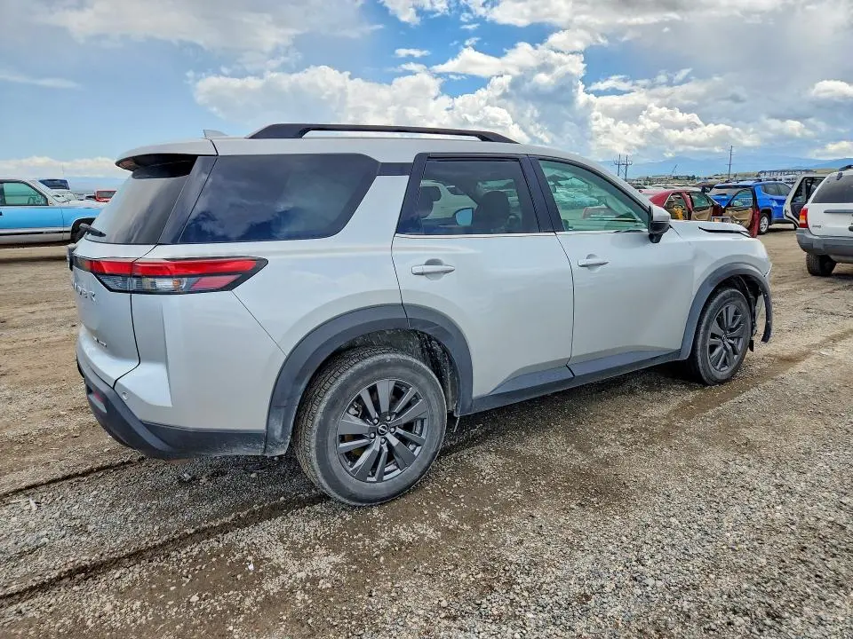 2024 NISSAN PATHFINDER SV  
