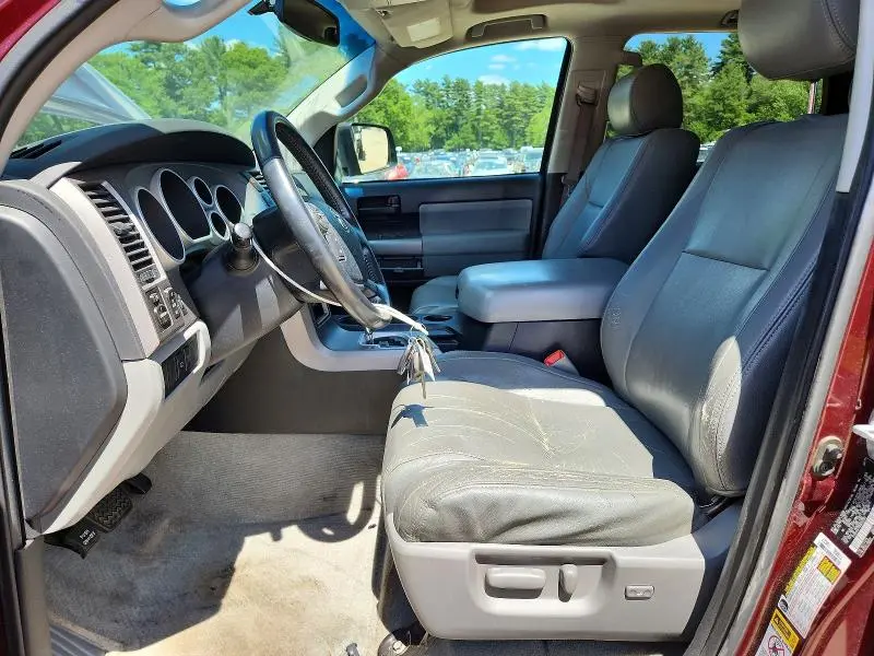 2011 TOYOTA SEQUOIA SR5  