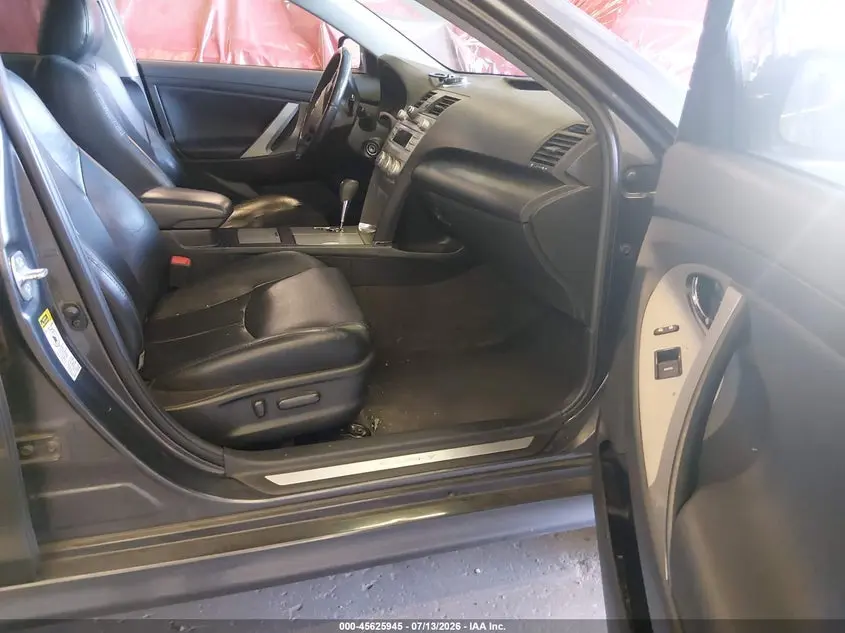 2011 TOYOTA CAMRY SE