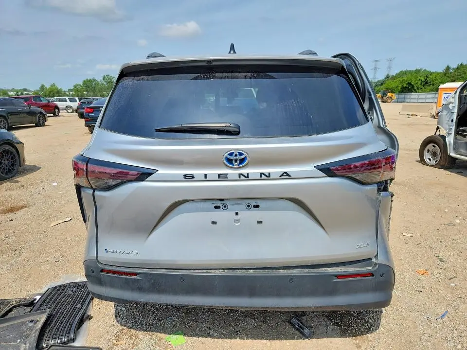 2025 TOYOTA SIENNA XLE 7-PASSENGER  