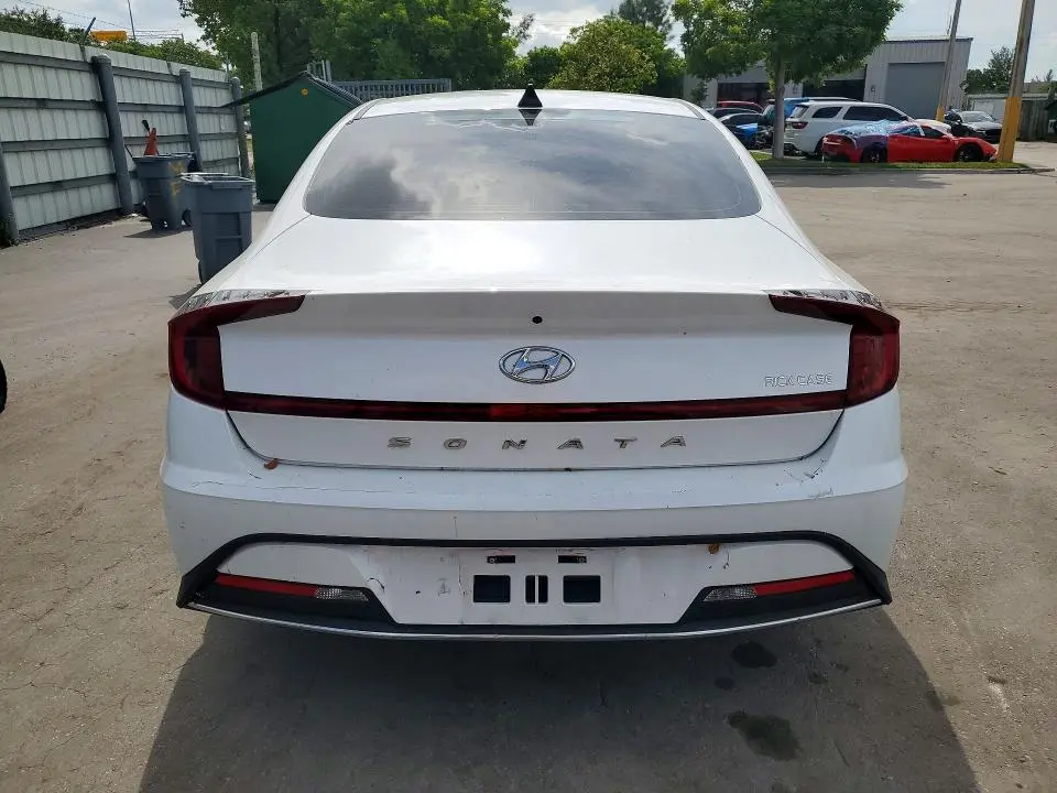 2022 HYUNDAI SONATA SE  