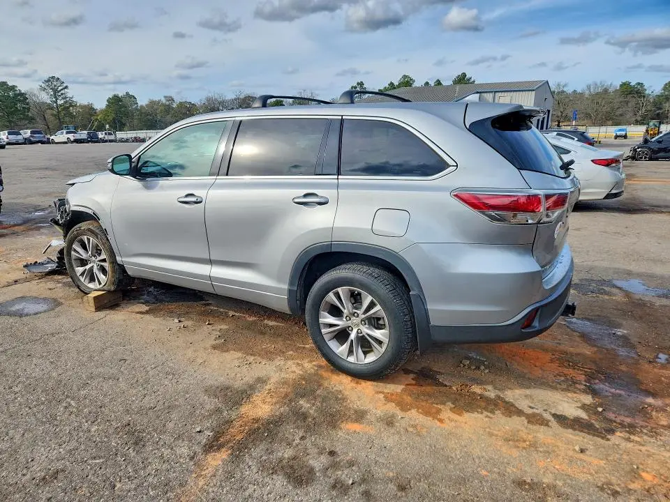2015 TOYOTA HIGHLANDER LE  