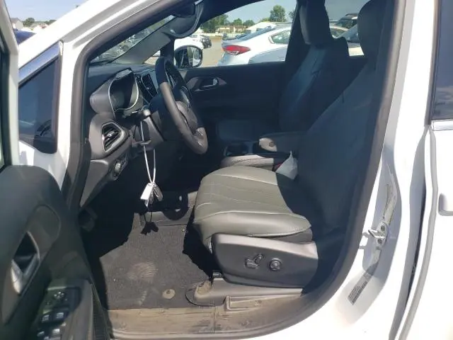 2025 CHRYSLER VOYAGER LX  