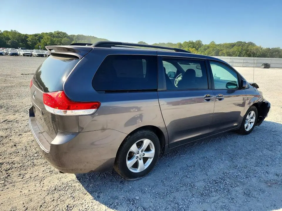 2011 TOYOTA SIENNA LE  