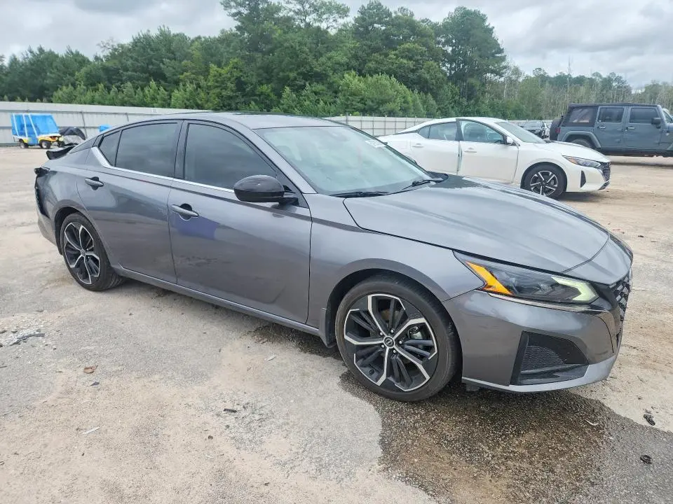 2024 NISSAN ALTIMA SR  