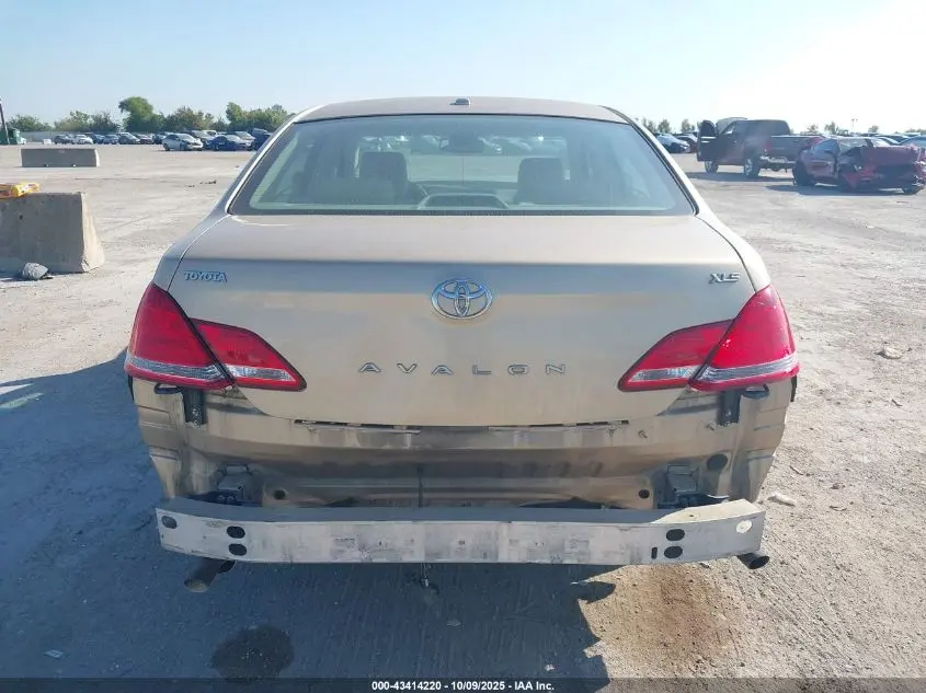 2010 TOYOTA AVALON XLS