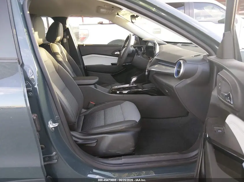 2025 CHEVROLET TRAX FWD LT