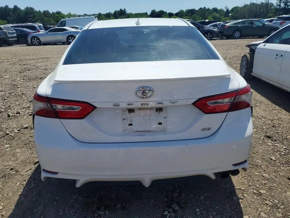2019 TOYOTA CAMRY SE  