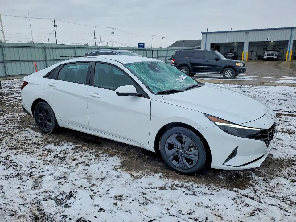 2021 HYUNDAI ELANTRA SEL  