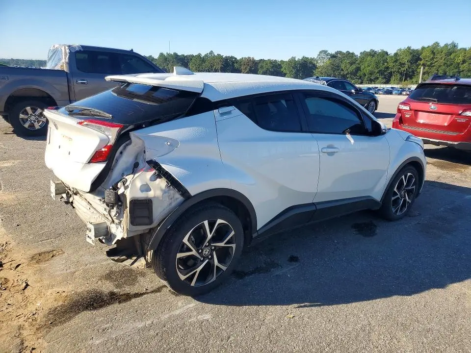 2021 TOYOTA C-HR XLE  