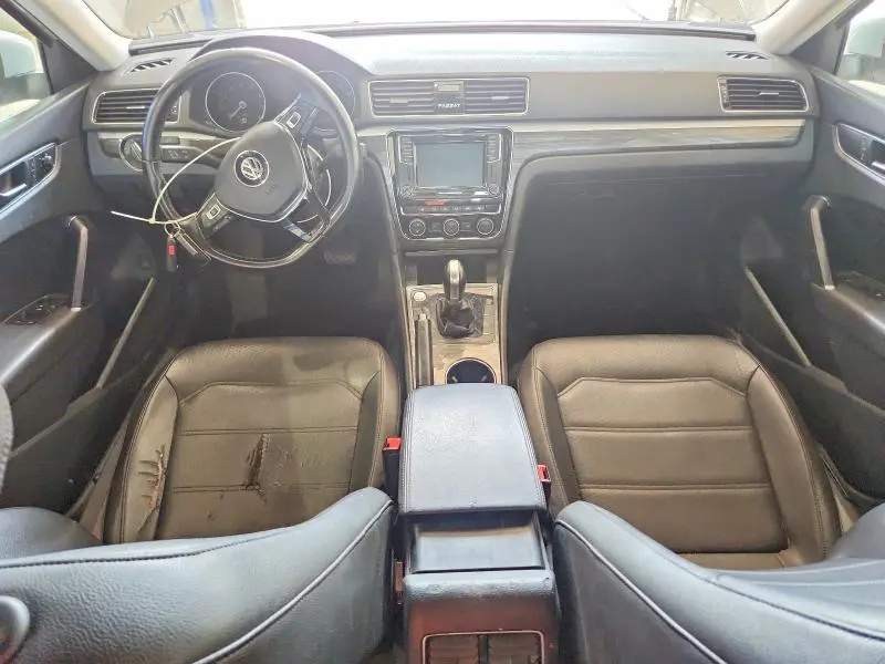 2018 VOLKSWAGEN PASSAT SE  